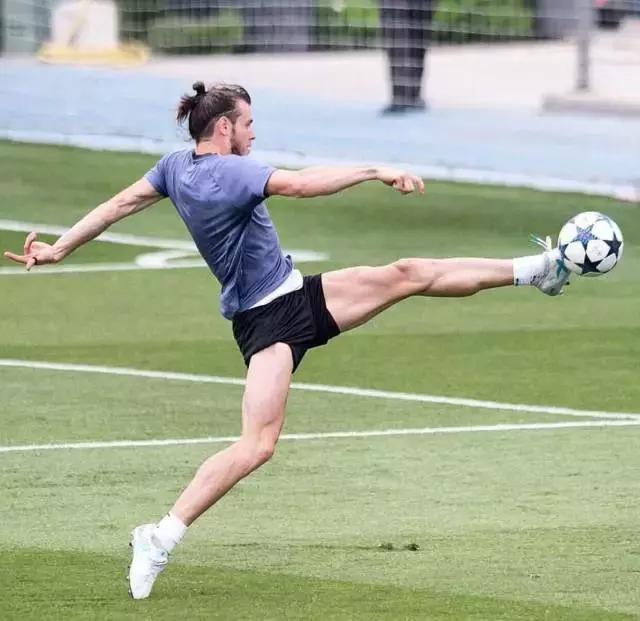 他们穿着什么英文翻译,他们穿着什么用英文怎么说