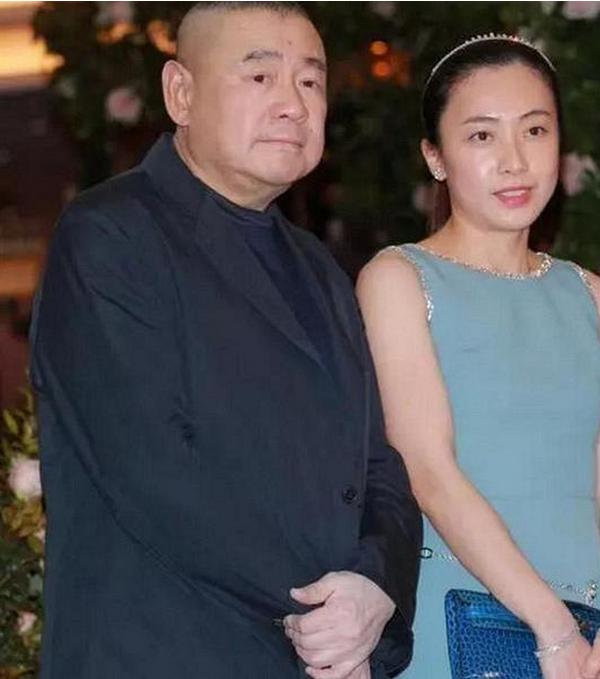 香港女首富甘比进化史,香港女首富甘比的逆袭之路