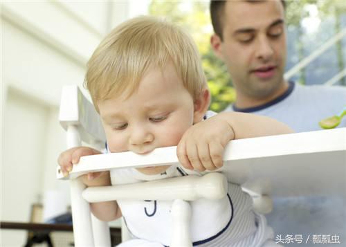 九个月宝宝爱咬人是怎么回事,九个月宝宝吃奶咬人怎么办