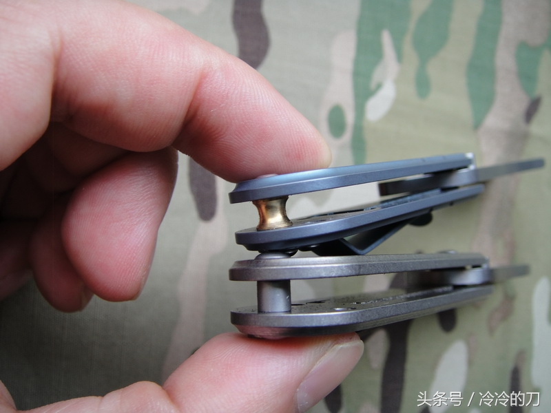 2把钛合金加S35V钢的serge*刀折**，豌豆和菜刀头详细对比