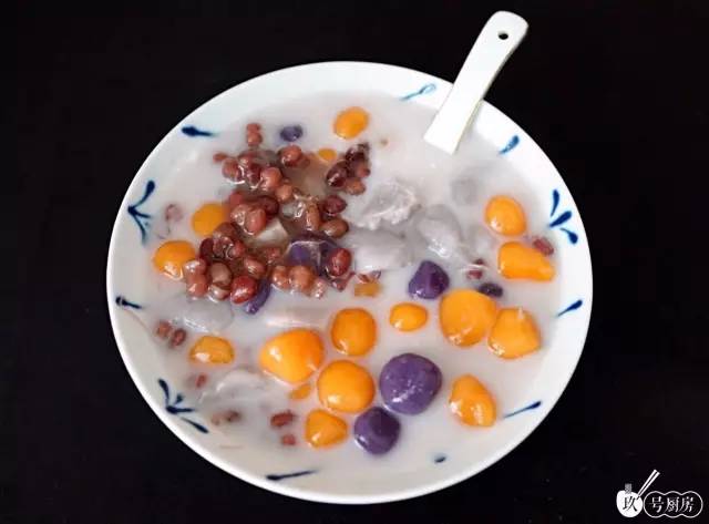 龟苓膏甜品教程,自己做的龟苓膏芋圆甜品很成功