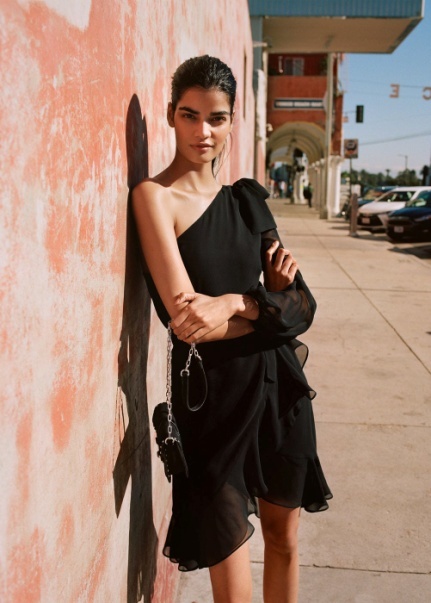 在秋冬有一个百搭超方便的蝴蝶结,超适合秋冬的蝴蝶结