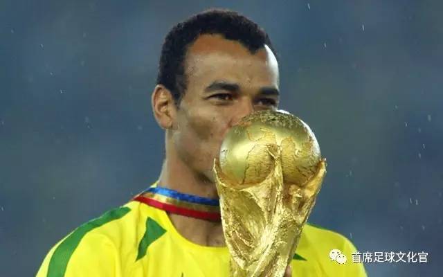 世界足坛大满贯分别是哪几位,盘点足坛大满贯38人