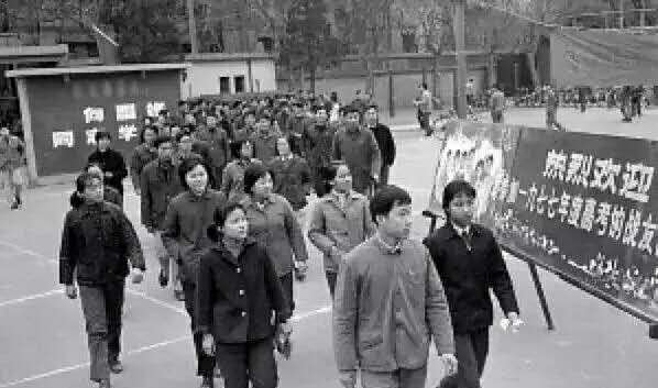 高考准考证一般都是怎么拿到的,如何找到自己当年高考的准考证