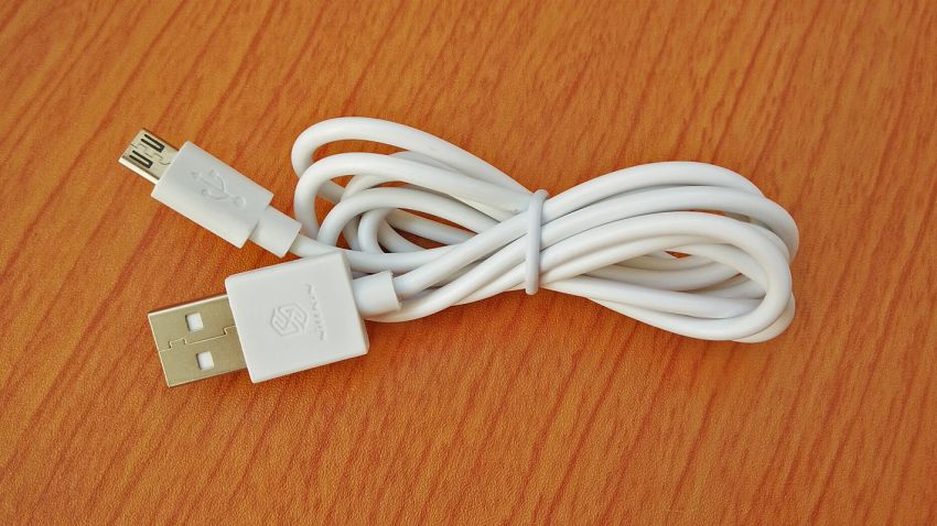 台灯与音箱的艺术合体—Nillkin幻影MC4无线台灯音箱