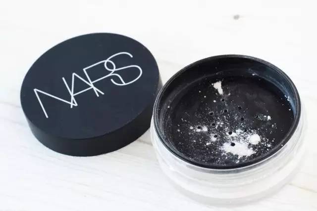 哪款蜜粉最服帖和自然,不卡粉的定妆蜜粉有哪些