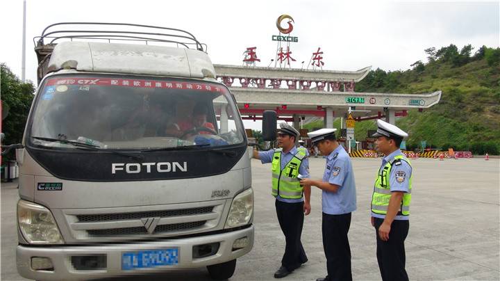 各类货车和危险品运输车实施限行,大型货车上路安全专项整治