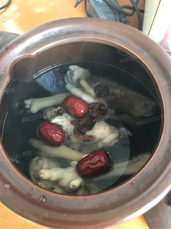 枸杞根煲汤最佳搭配,枸杞叶怎么煲汤最好吃