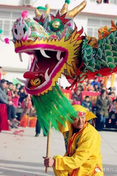 河南新县苏河镇闹元宵舞龙表演,舞龙舞狮闹元宵