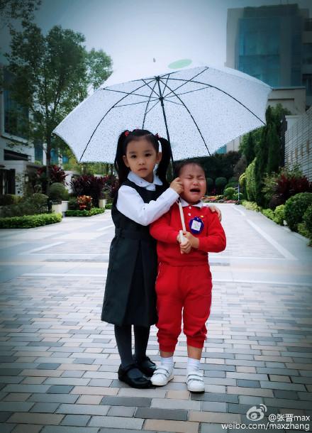 甄子丹儿子跆拳道红带,张晋被女儿“甜蜜家暴”,功夫二代太厉害