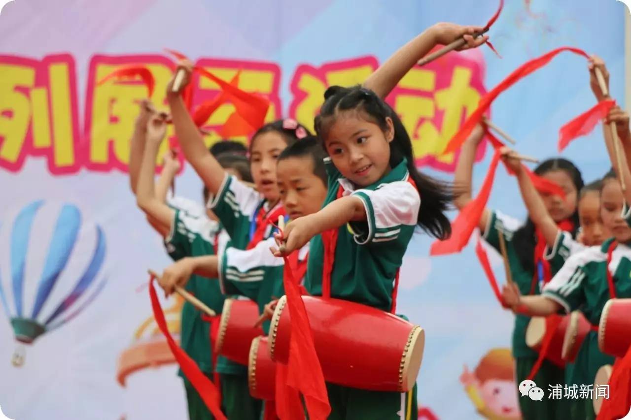 老师给孩子们过六一,小孩们过六一是怎么过的呢