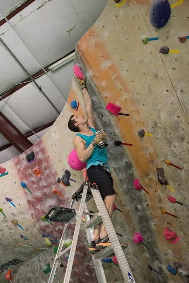 如何选择最优室内攀岩路线,攀岩最难路线挑战