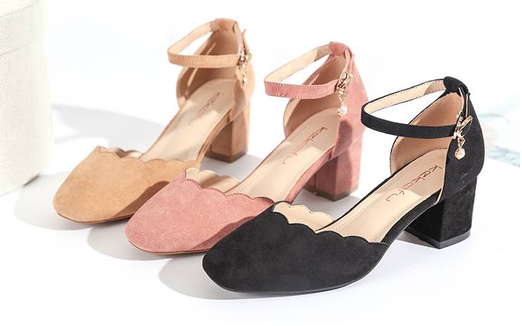 鞋柜必备这4双小白鞋百搭又时髦,鞋柜必备百搭又白菜的鞋