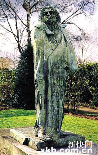 肥女人正在撬动世俗惯有的视觉美学