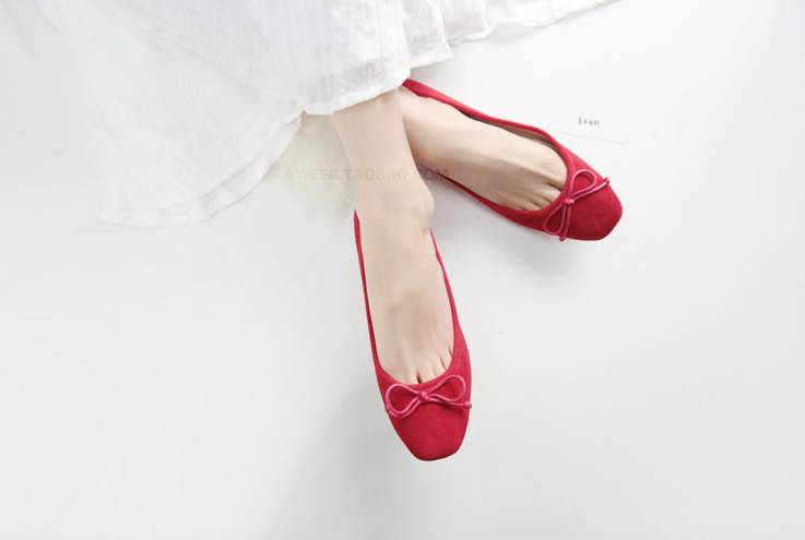 鞋柜必备这4双小白鞋百搭又时髦,鞋柜必备百搭又白菜的鞋