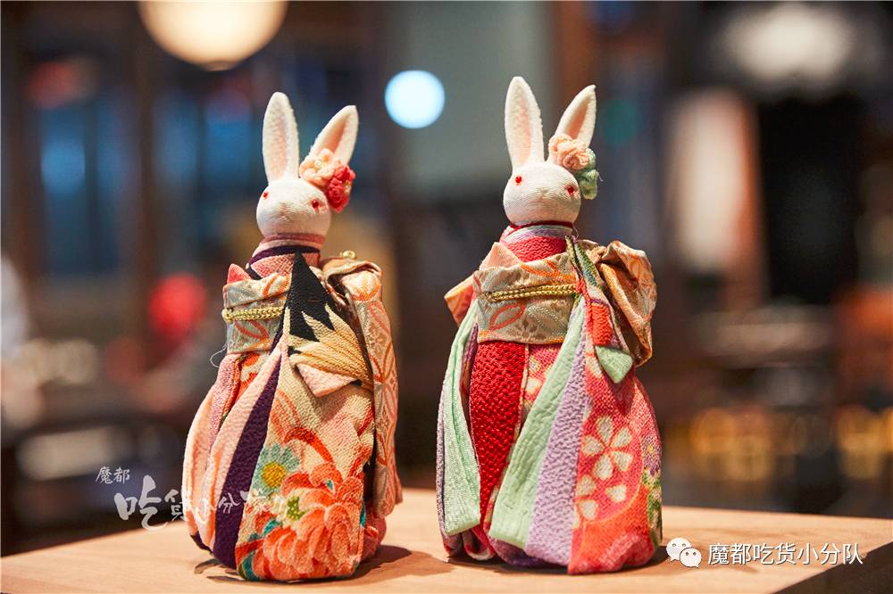 净往自己脸上贴金的冰激凌，还挺红