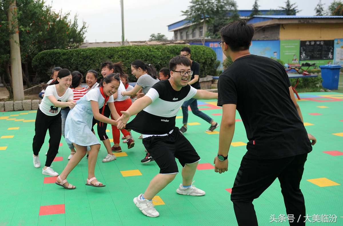 山西师大“大手拉小手小手牵大手”共创特色*党**建品牌