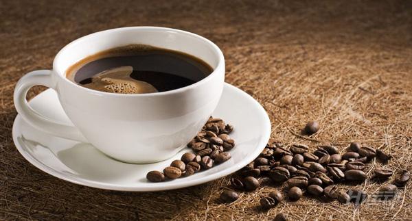 健身肌肉酸疼吃什么最有效,初级健身防止肌肉酸痛该喝什么