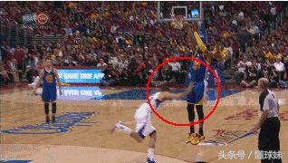 詹姆斯传球戏耍湖人全队,詹姆斯胯下运球打祖巴茨