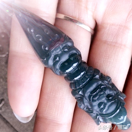 假如用珠宝翡翠来打游戏，卡牌：人头可以送，技能不能放