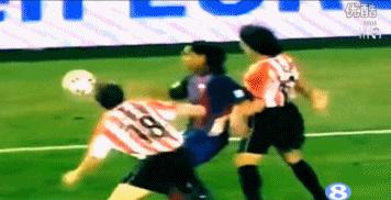 足球小罗十大绝技,小罗足球花式动作过人