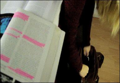 搞笑gif动图：汪星人，你是打算练蛤蟆神功吗