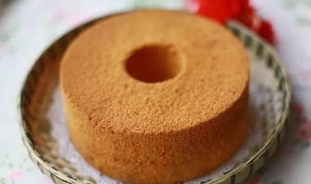 戚风蛋糕爬高问题,戚风蛋糕制作过程中为什么会塌