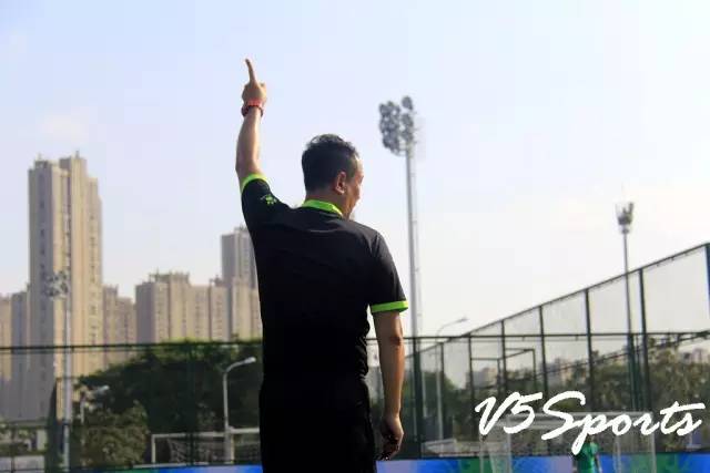 草根球队夺联赛冠军,草根足球队夺联赛冠军