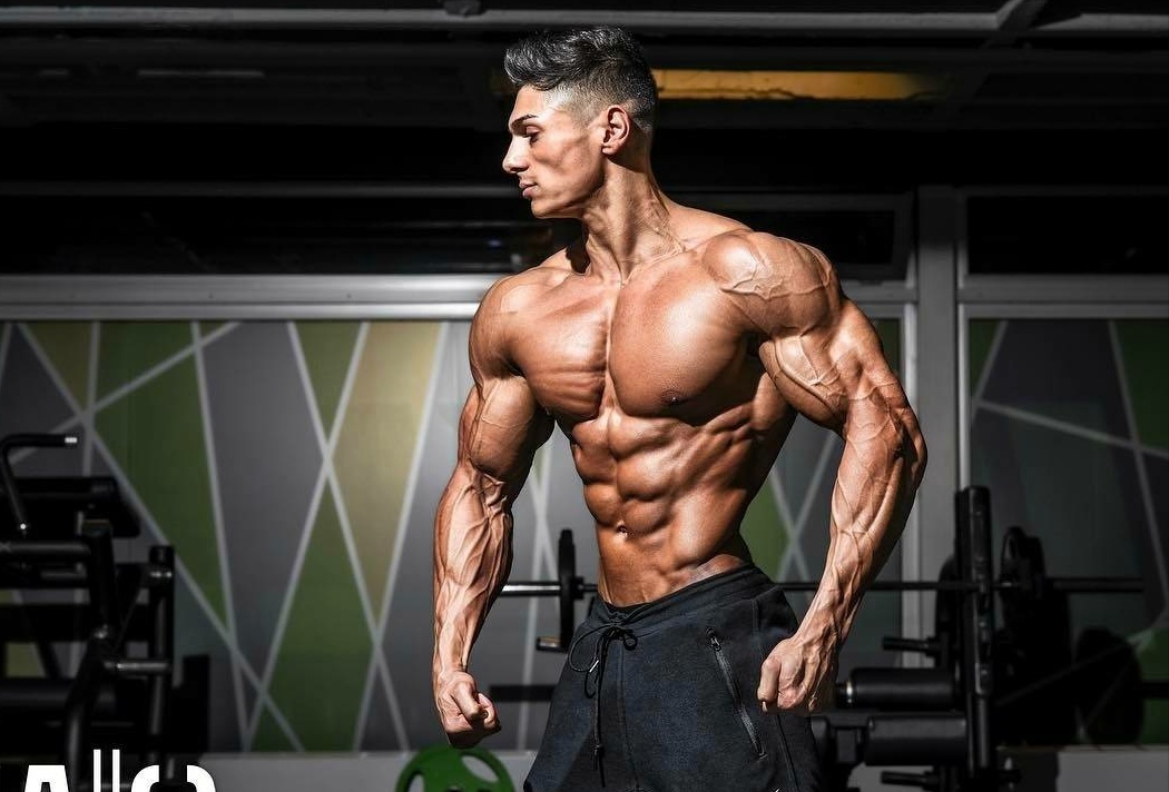 纠正肩胛骨突出的办法视频,如何矫正肩胛骨翘起来