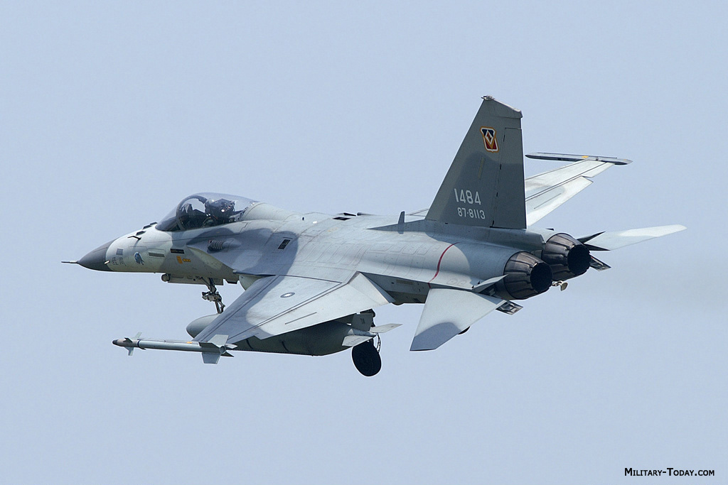 我国第一架战机是谁设计的,我国自行研制的第三代战斗机是