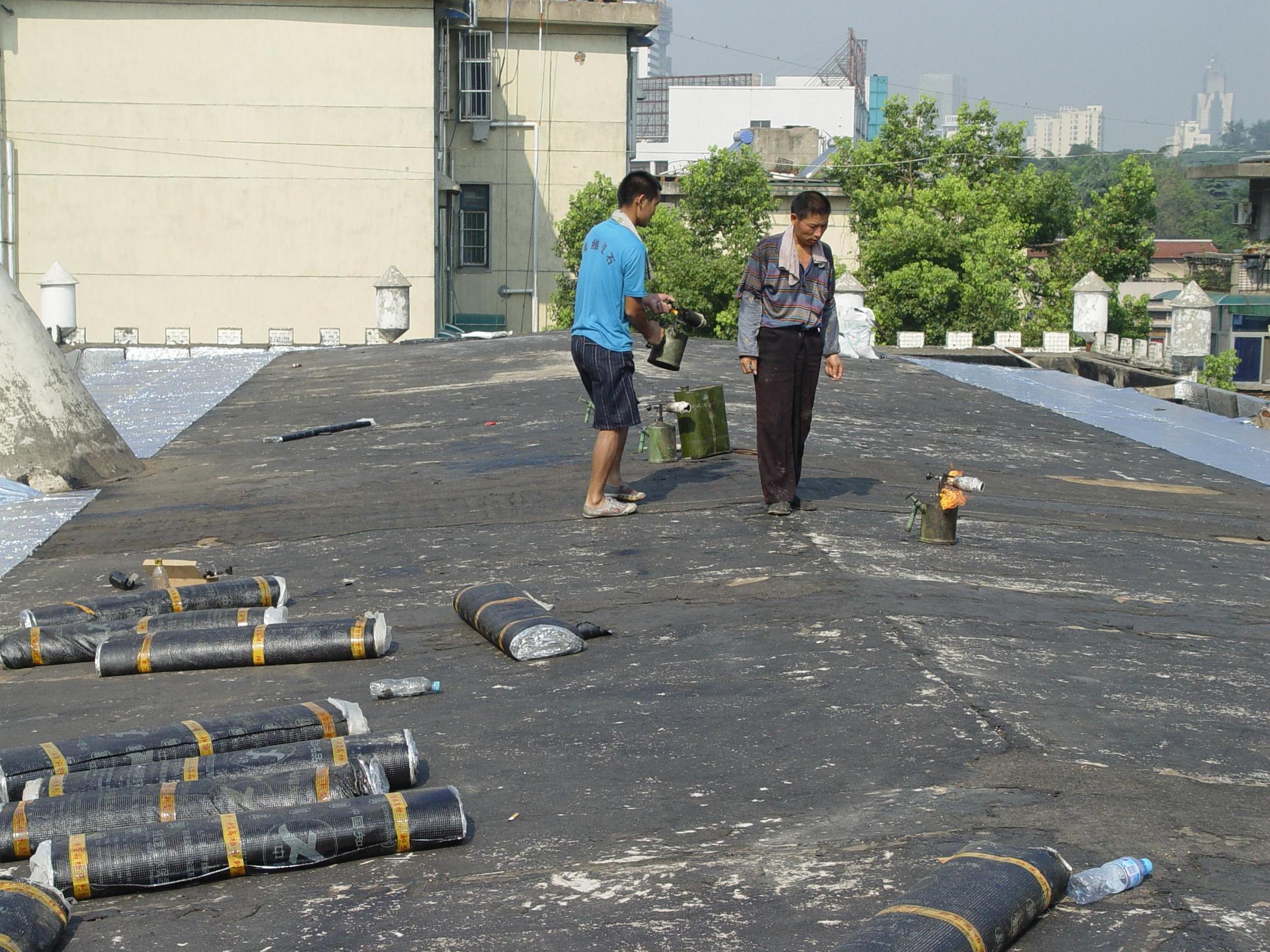 房顶漏水最好的处理方法,房顶漏水找不漏水地方