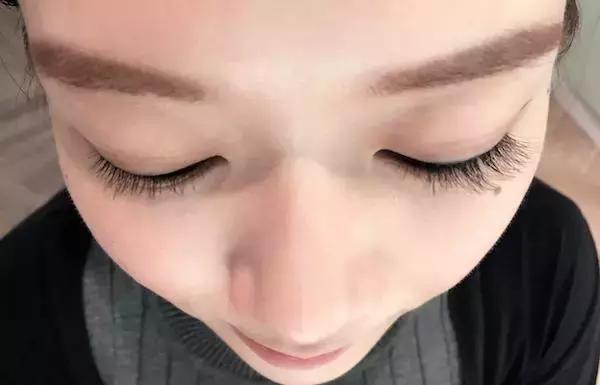 初学者贴假睫毛的教程,不会贴假睫毛录视频