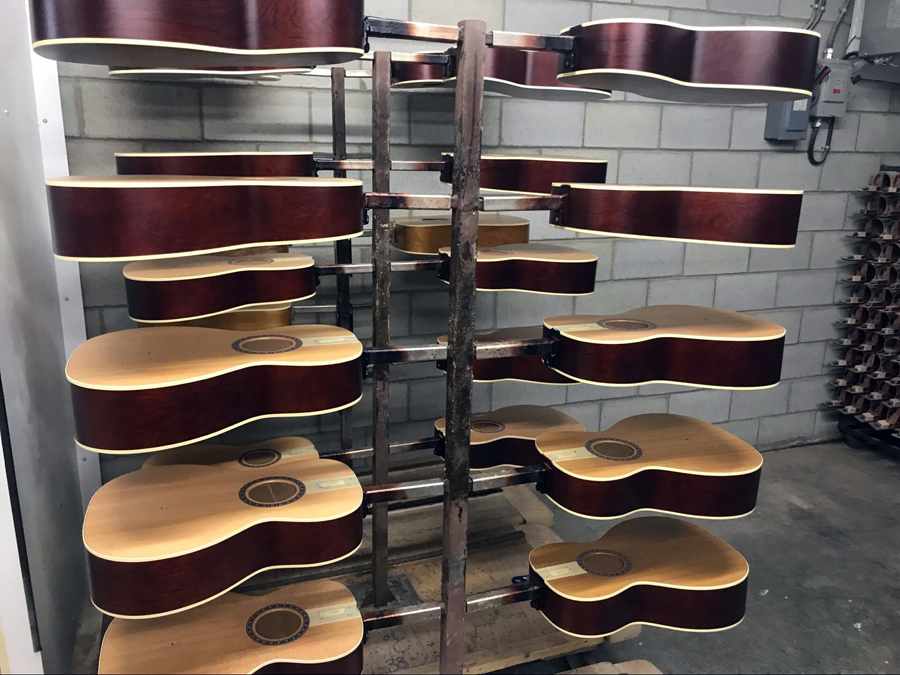 极速快报:弘力乐器2017加拿大Godin吉他工厂参观第一天