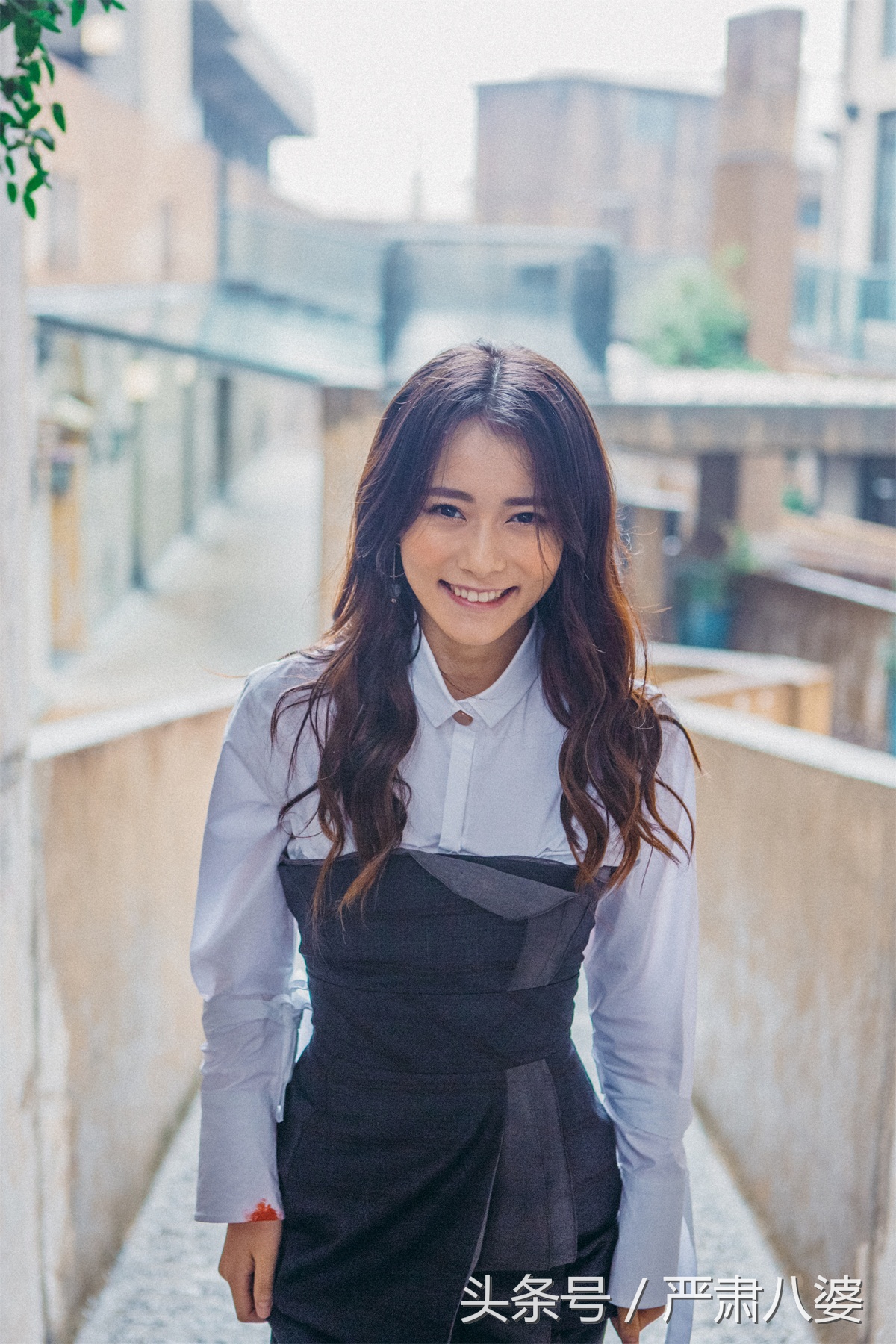 柴碧云曝鬼马写真笑容明媚尽显俏皮搞怪本色