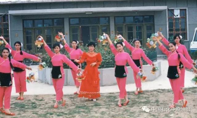 油田老照片,曾经有上万人居住的地方