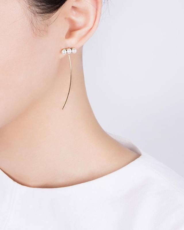 网袜加牛仔裤还是让杨幂穿吧，我只能接受唐嫣美美的珍珠~