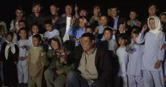 没看先给六颗星，中国人不敢干的事这对情侣全干了