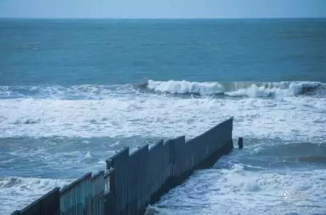 没看先给六颗星，中国人不敢干的事这对情侣全干了