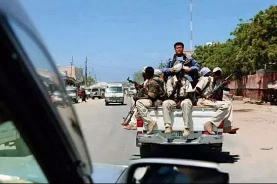 没看先给六颗星，中国人不敢干的事这对情侣全干了