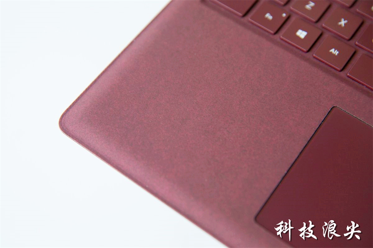 微软首款笔记本电脑评测：颜值和逼格我给9分，还买MacBook装Windows系统的真是不可思议