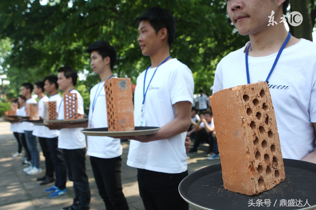 手机砖头机是什么意思,变砖的手机是什么样的