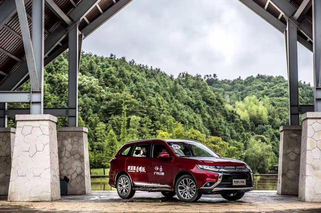 18年欧蓝德2.0五座荣耀版,日系三菱欧蓝德