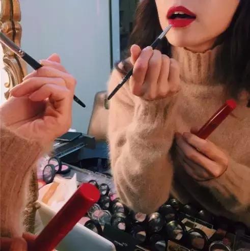 网红口红推荐最近火的是哪款 (网红口红推荐最近火的平价)