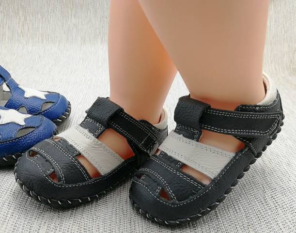 给孩子挑一双好的凉鞋,给婴儿选凉鞋选什么牌子好