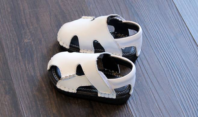 给孩子挑一双好的凉鞋,给婴儿选凉鞋选什么牌子好