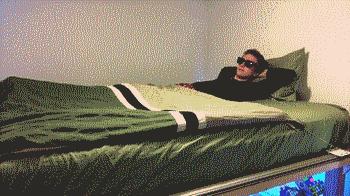 这枪战是游戏还是电影里面的，想去看看完整的