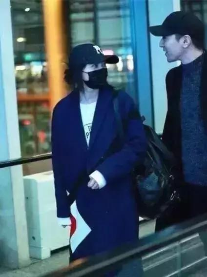 从面瘫视帝到哭戏之王，曾被骂丑八怪的他，不但演技了得，还娶了国民女神！