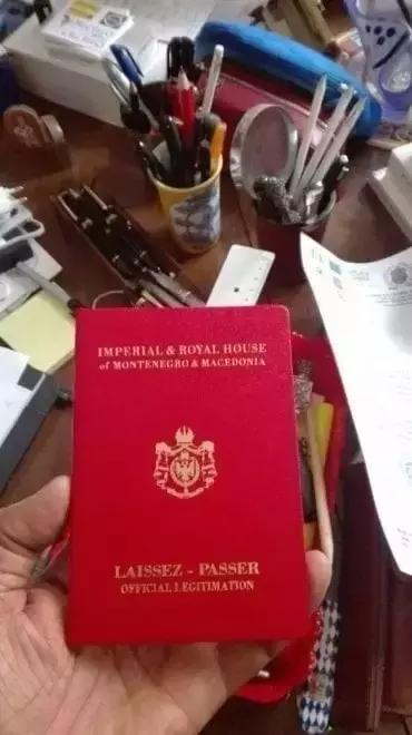 *子骗**横行实在可恶，这个意大利人假装自己是欧洲贵族王子，很多名人中招，最后因吃霸王餐被查出来了