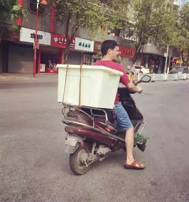 柳州,一座经常被电驴超车的城市!看完一把辛酸泪