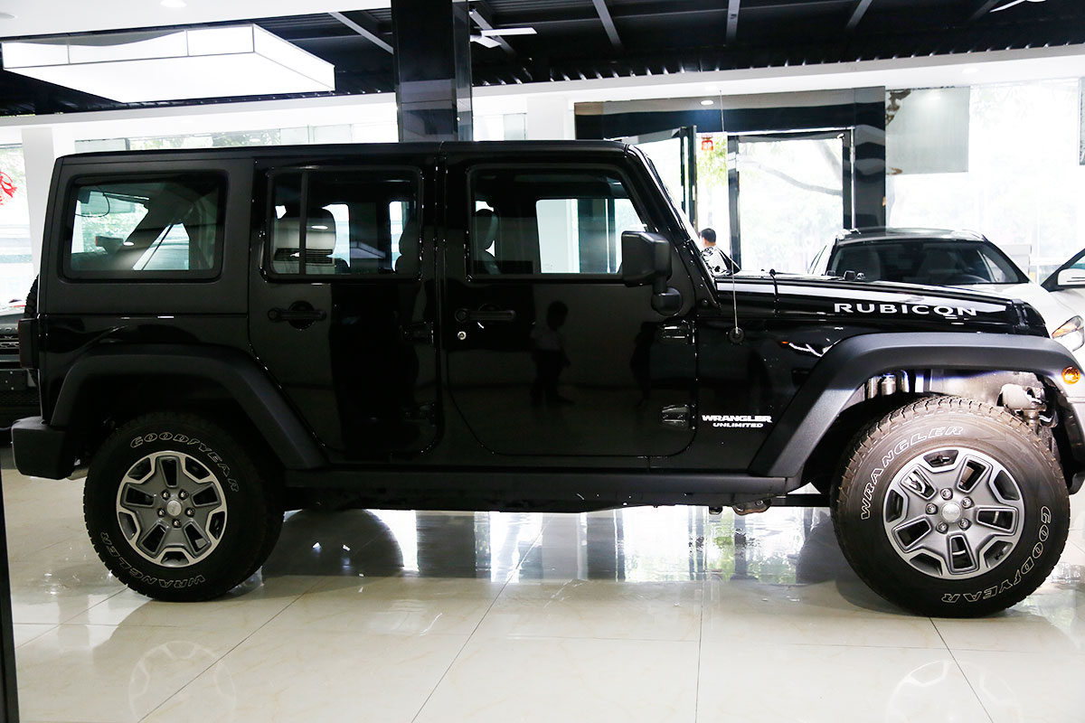 牧马人越野车二手车柴油版,2018牧马人到店高清实拍